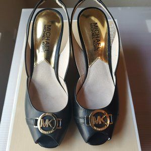 Michael Kors Size 5M  Rochelle Sling Gold Emblem